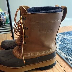 LL Bean men’s size 7 or women’s 8.5. Worn only a few times, super warm!
